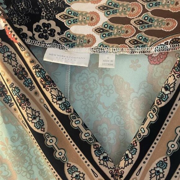 NEW YORK COMPANY, STRETCHY, V-NECK, DOLMAN SLEEVE, ROMPER - Picture 2 of 2